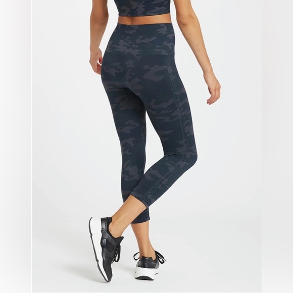 SPANX Leggings for Women Look at Me Now Seamless Leggings Size Small - Picture 3 of 12